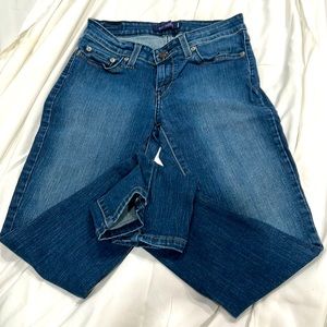 535 women Levi’s leggings size 7M.